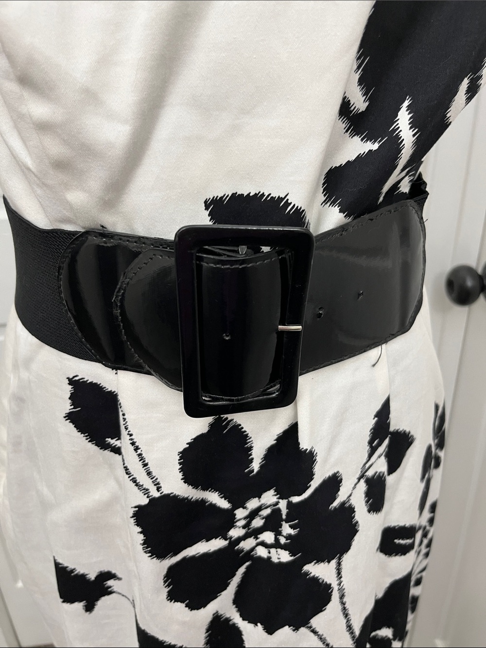 B. Smart One-Shoulder Black & White Floral Dress with Wide Belt - Picture 6 of 7